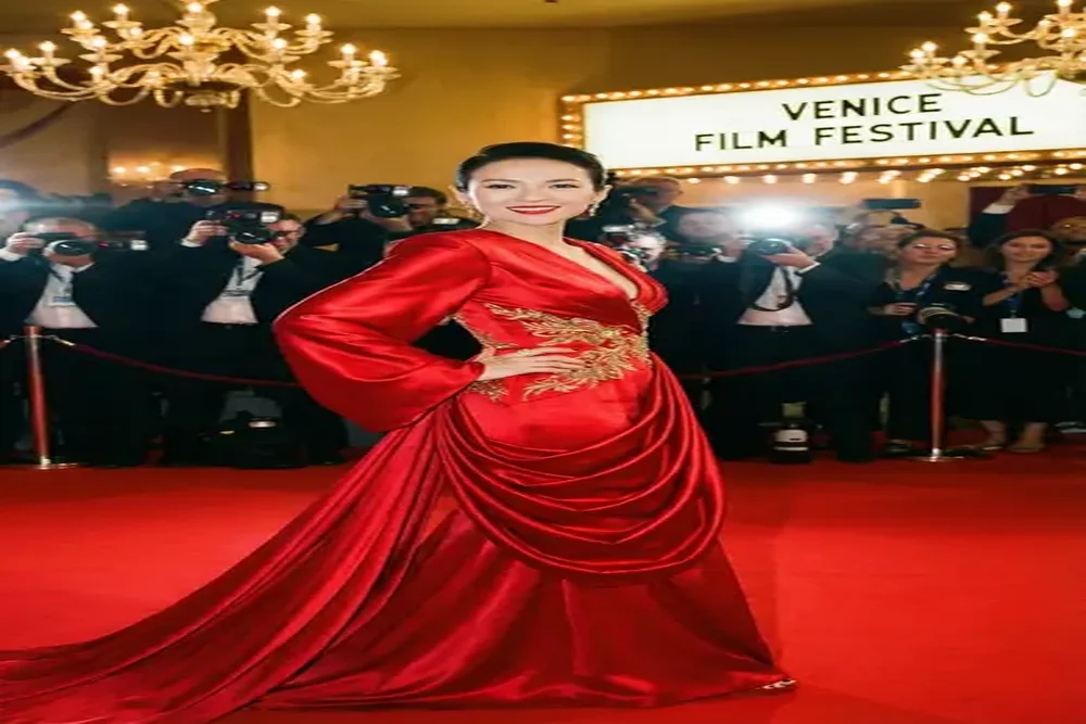 成人视频与国际知名女演员合作红毯照片